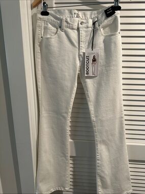 NWT Witty Fox Premium Bootcut Five Pocket White Denim Jeans. Size 9/29